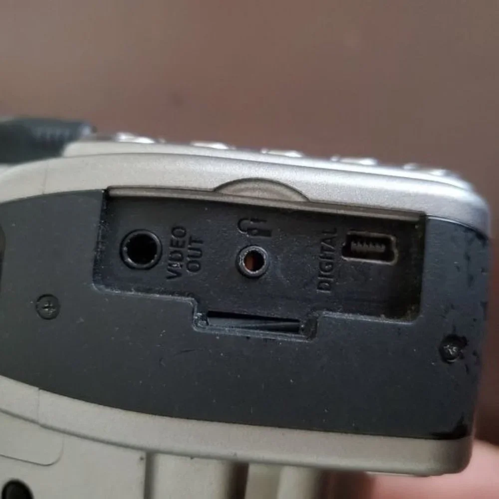 Canon EOS Digital Rebel XT EFS 18-55‎ mm